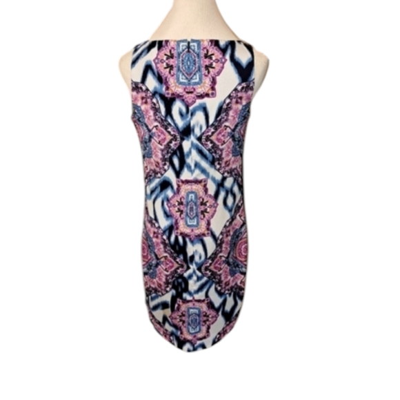 Vince Camuto Sleeveless Dress. Multi Color. Lightweight and Sleeveless. Size 4. - Picture 2 of 9
